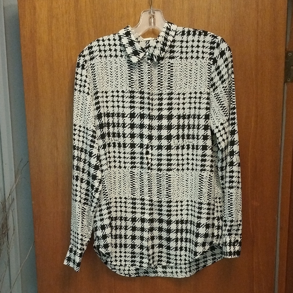 H&M Black and White Houndstooth Button-Up Shirt Size 6
